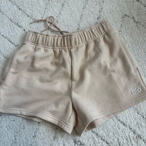ALO Yoga Accolade Macadamia Shorts
